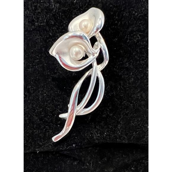 NAPIER Double Calla Lily Brooch Pin Faux Pearl Silver Tone - Picture 1 of 7